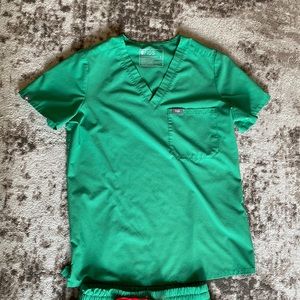 ST PATTIES DAY SPECIAL FIGS “technical collection” matching scrub top and pant